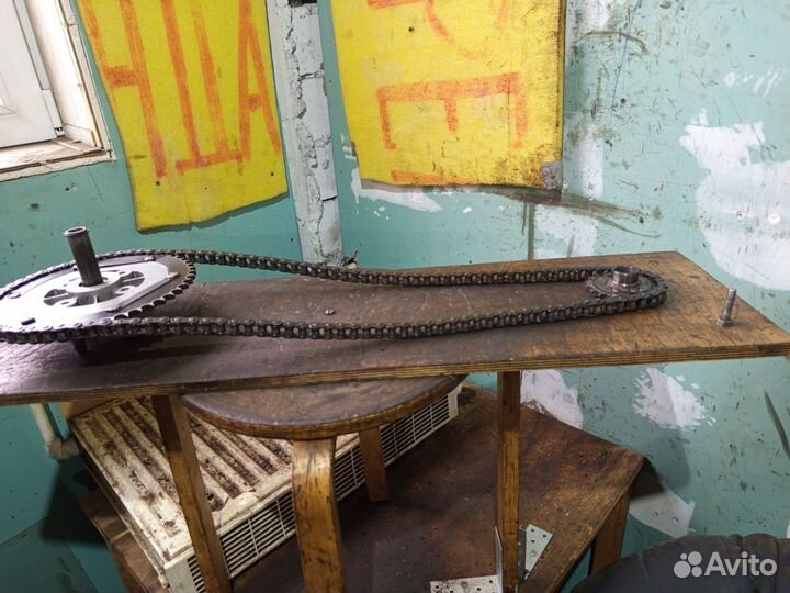 Ведомая и ведущая звезда с цепью мотоцикла Панония