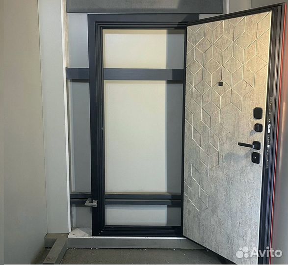 Входная дверь