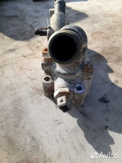 Корпус термостата Шевроле Авео