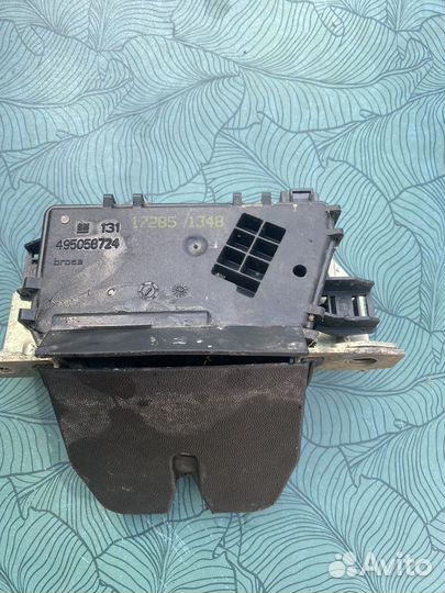 Замок крышки багажника Opel Astra H купе