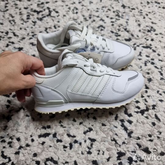 Новые кожаные кроссовки Adidas ZX700 32 р