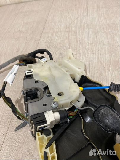 Замок боковой двери передний правый Mercedes Benz