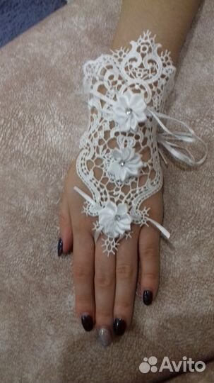 Свадебная кружевная перчатка-браслет ручной работы