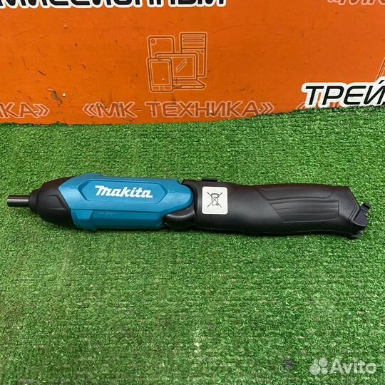 Аккумуляторная отвертка Makita DF001DW