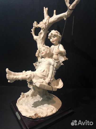 Фарфоровая статуэтка.Вгuno Merli