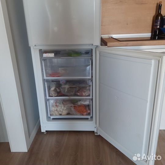 Холодильник бу indesit