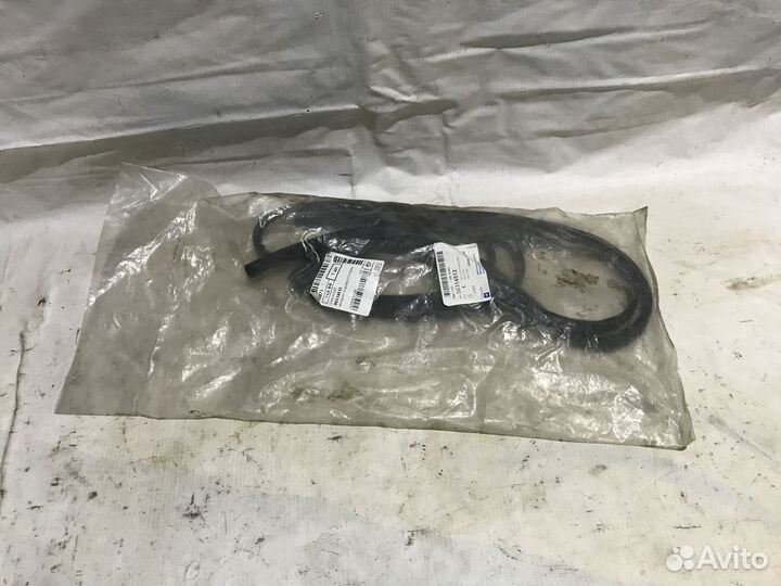 Уплотнитель лобового стекла Chevrolet Spark (M200)