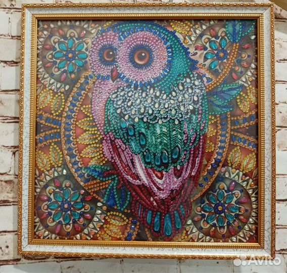 Картина выполнена кристаллами