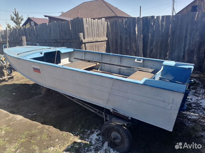 Лодка с мотором