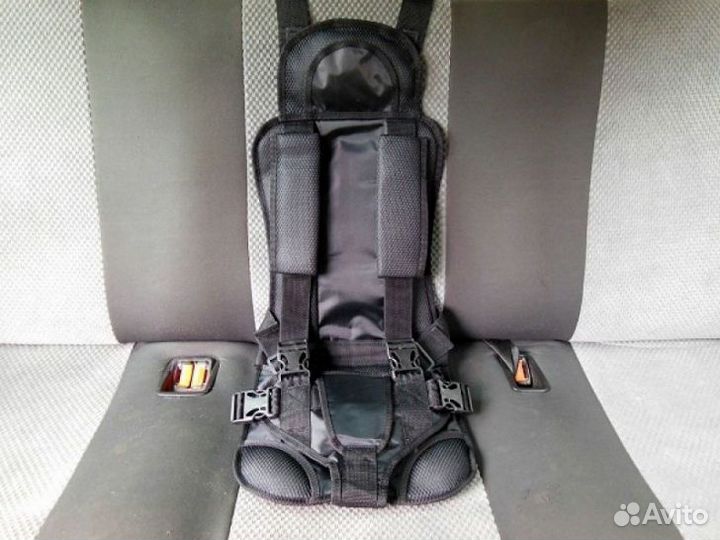 Безкаркасное детское кресло для авто