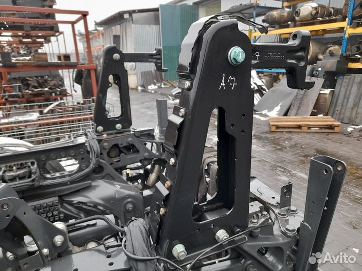 9603101460 Кронштейн кабины правый