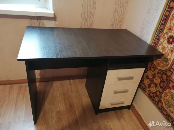 Письменный стол для школьника