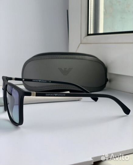 Солнцезащитные очки emporio armani