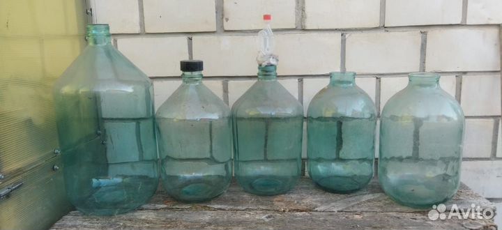 Бутыли стеклянные, баки пластиковые