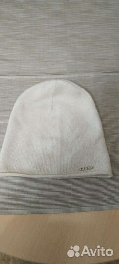 Шапка женская Guess