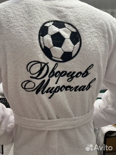 Халат с вышивкой белый