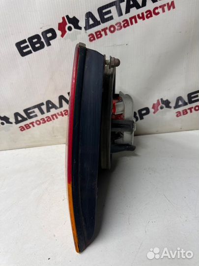 Фонарь задний правый Mitsubishi Carisma седан 4G92