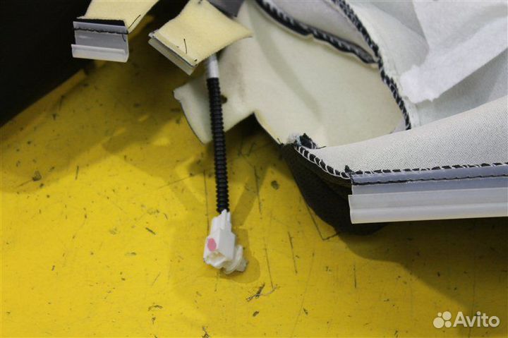 Обшивка сидения задняя правая Toyota Highlander 3