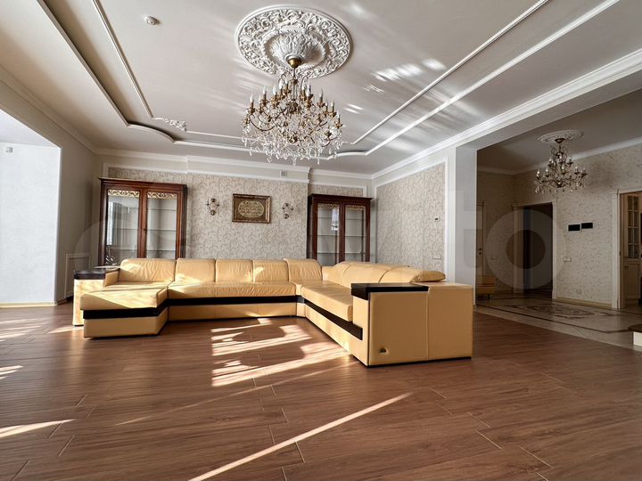 Коттедж 309 м² на участке 1 сот.