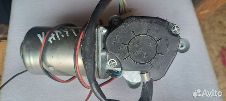 Моторчик для стеклоочистителя лодки