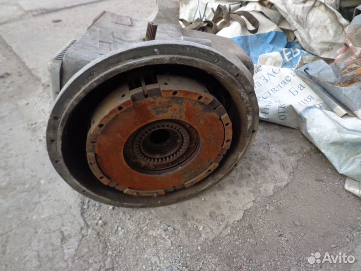 Реверс редуктор судовой 3 д 6