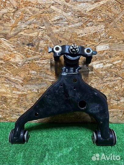 Рычаг нижний передний левый Toyota Hilux 8 8 2.8