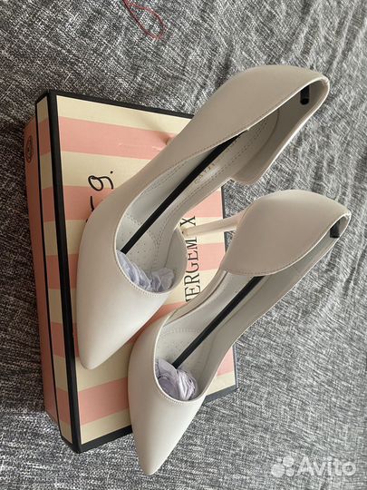 Туфли женские 39 размер белые