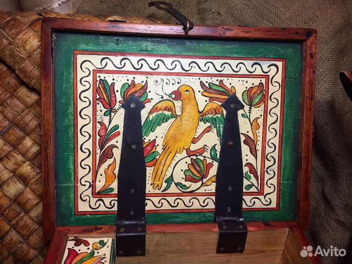 Сундук старинный кованый расписной. Ларец