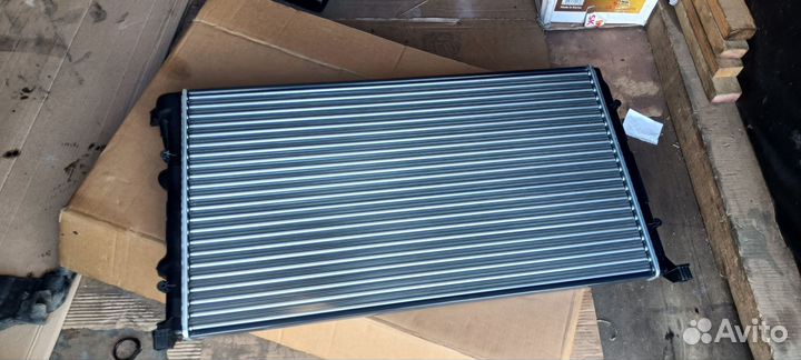 Радиатор охлаждения на Рено master 2