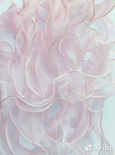 Лента органза с волнистыми краями