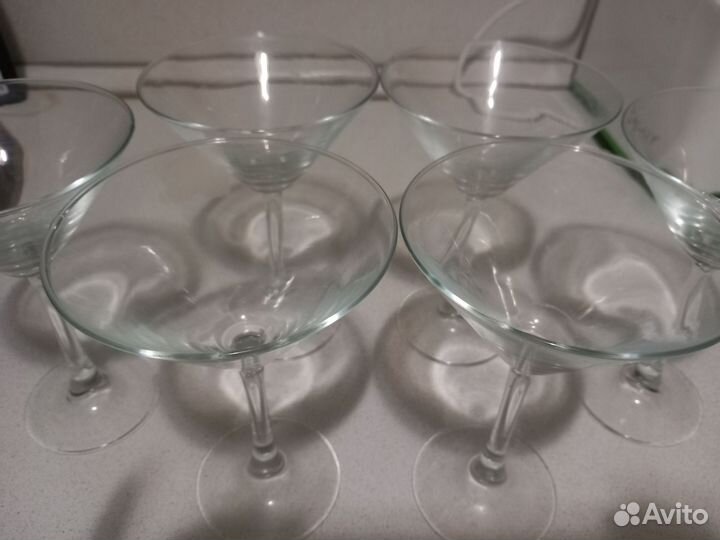 Набор бокалов для мартини и коктелей