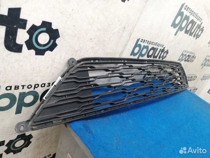 Решетка переднего бампера 86522-1H500 Kia ceed