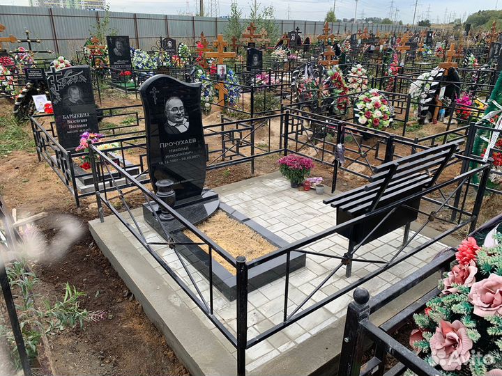 Памятник, благоустройство