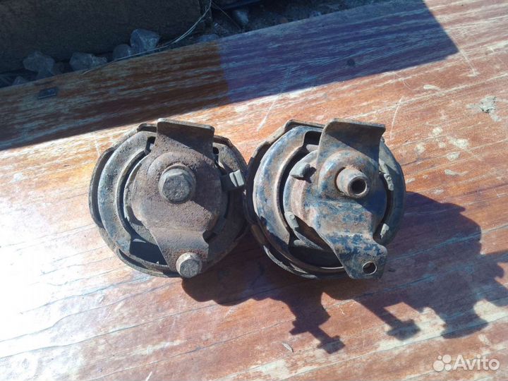 Подушка двигателя Volkswagen Golf 2