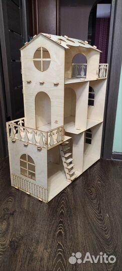 Большой кукольный домик