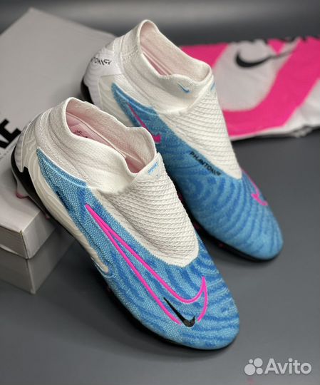 Футбольные бутсы Nike Phantom GX