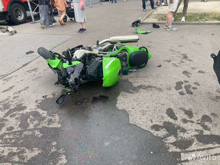 Kawasaki ZX9R 1999 год по запчастям