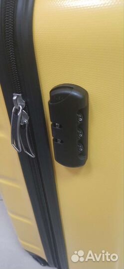 Чемодан на колесах новый