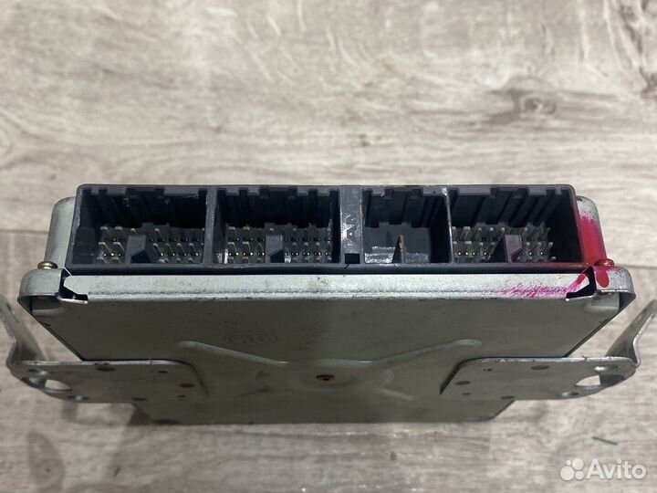 Блок управления двс Subaru Legasy be5 ej206