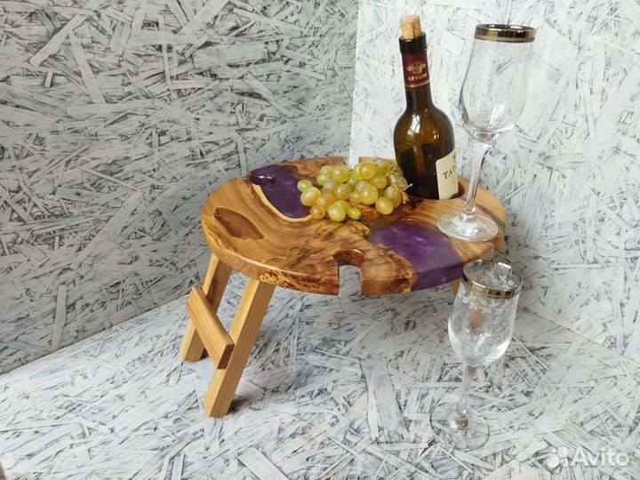Винный столик с эпоксидной смолой