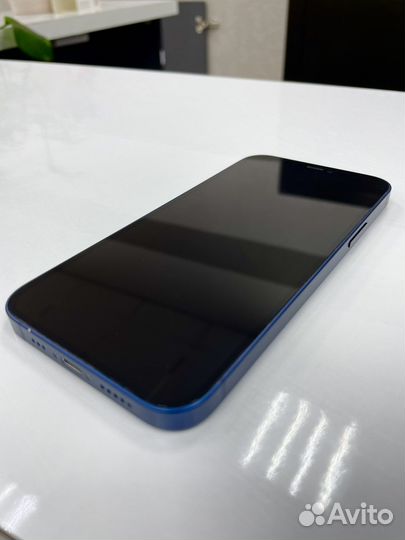 Телефон iPhone 12