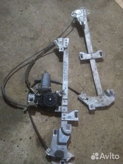 Стеклоподъемник peugeot partner M49 правый