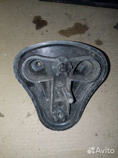 Peugeot 206 крепление ручки капота