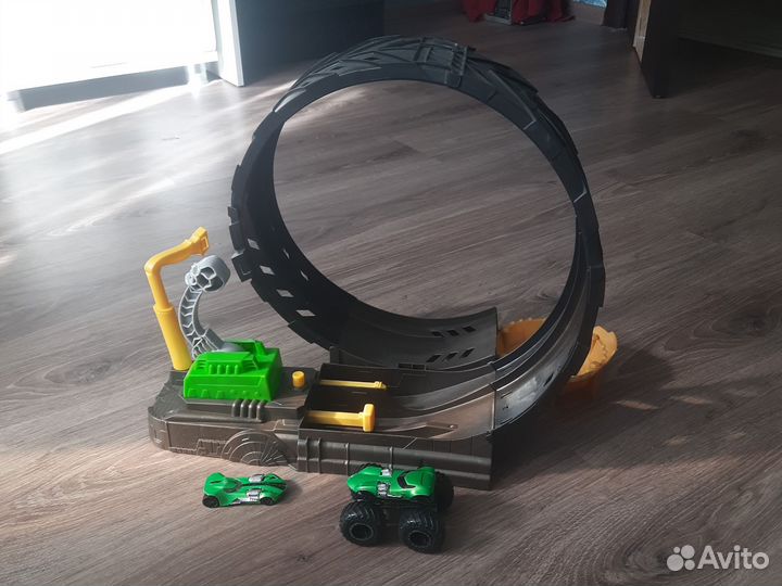Автотрек hot wheels с машинками