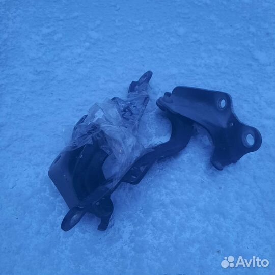 Петли капота на harrier