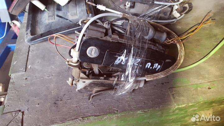 Замок +ручка передняя правая Ауди а8 д2