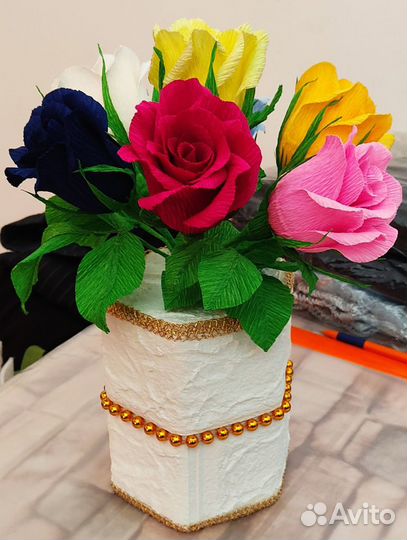 Букет из бумажных цветов в кашпо