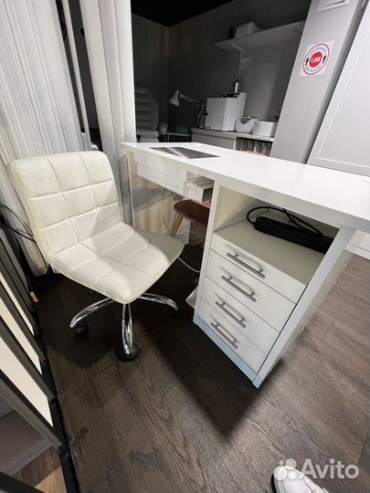 Стол маникюрный