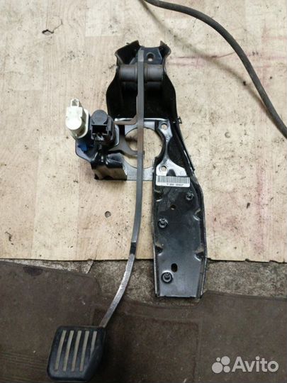 Педаль тормоза Ford Galaxy WA6 qywa 2007