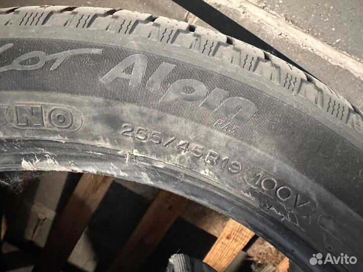 Michelin Alpin 255/45 R19